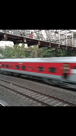 Speed Demon! 🚂✨ WDP4D & Sinhagad Express Blast Through Dombivli #trainspotting @kartiksrailzone