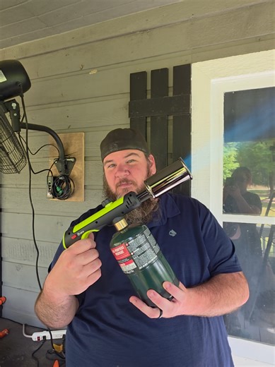 How to Burn Spiders & Bees with a Propane Torch
