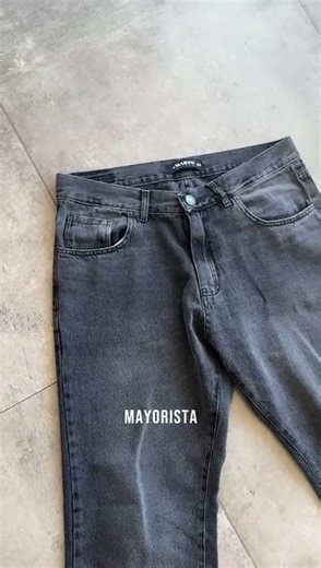 ¿Ya llevaste los Jeans Flare a tu local? No te quedes fuera de esta tendencia -contáctanos vía WhatsApp, la atención en 100% personalizada. 📍Argerich 443, CABA