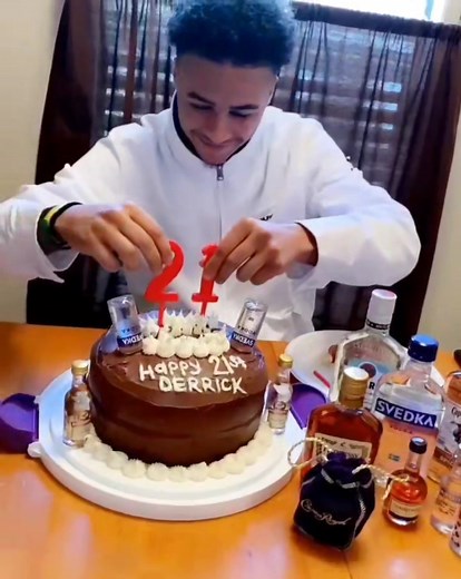 hellothemoneycake on TikTok