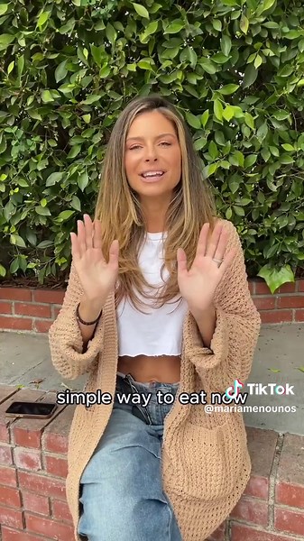 One of these lessons that I learned from @Heal Squad x Maria Menounos and I implemented into my routine is my every-day eating cycle- taught by my friend @Alisa Vitti, FLOliving Founder !! It has made my endocrine system so happy ever since :) The point of this eating routine is to layer each food group in to keep your blood sugar more stable. We first start with vegetables, then proteins and fats, then carbohydrates, and finally coffee last. Eating in this order leverages vegetable fiber to kee