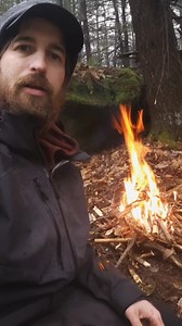 How to make a fire in the rain 🌧 🔥 #bushcraft #survival #outdoors #camping #selfreliance #campfire #WildernessLiving #wildernessskills #reels #outdoorlife #campinglife | WoodsBound Outdoors