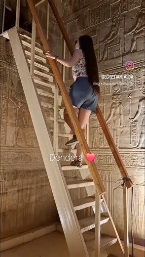 El templo de Dendera, dedicado a la diosa Hathor, es uno de los santuarios mejor conservados de todo Egipto, famoso por sus techos astronómicos y la célebre imagen del Zodiaco. Su arquitectura maciza, sus columnas hatóricas y sus relieves detalladísimos muestran rituales, festivales y escenas cósmicas de época grecorromana. #dendera #egipto | Egiptomania Antiguo Egipto