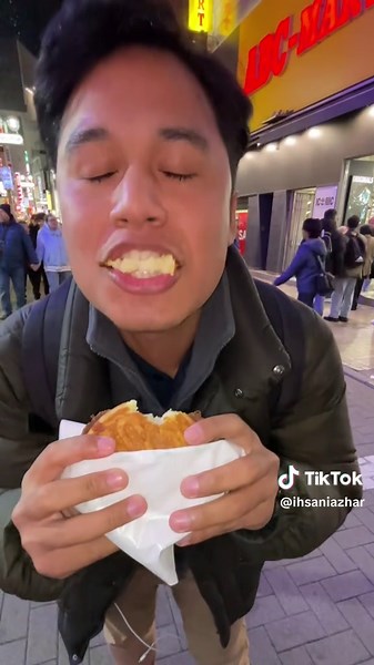 Rekor Cheesepull Terpanjang di Shibuya