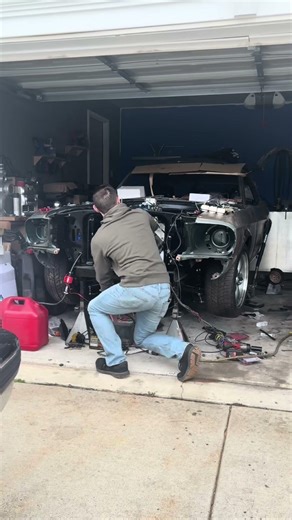 We got a runner boyz!! 415cui windsors a screamer. #ford #mustang #classiccar #projectivy