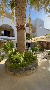 Skal din sommer bestå af autentisk græsk hygge lige ved strand og by, så er Residence Villas Stalis et godt bud! 🩵🇬🇷 Det 4-stjernede hotel ligger centralt i Stalis på Kreta blot 30 m fra stranden 🏖️ Halvpension er med i prisen, så du kan nyde et lækkert måltid mad og en kold forfriskning i hotellets hyggelige gårdhave 🥗🌴 https://brnw.ch/21wIQWo | Corendon