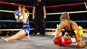【美女選手のワイクー】ムエタイ センチャイ トングライセーン 伊藤 紗弥 戦いの舞い 女子 キック ボクシング ワイクルー ไหว้ครู