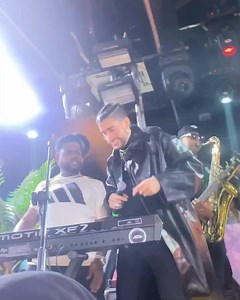 25K views · 70 reactions | una loca que no quiere un loco , quiere vino tinto….❤️‍ aaaa sigo procesando que estaba en el after de benito, bad bunny , el conejo malo, el amor de mi vida , como le quieras decir j #holareels #reelsinstagram #meme #reelsgraciosos #memes #memesespañol #tiktokcomedi #tiktokviral #tiktok #tiktokchistosos #reel #humor #comedia #reels | Amiel García | Facebook