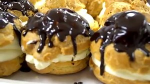 You can now order Big E Cream Puffs and Eclairs online! The Bakery drive-thru also has a dedicated lane just for online order pick-ups. Get some sweet treats this weekend without the wait —> www.thebige.com/thebigebakery | The Big E