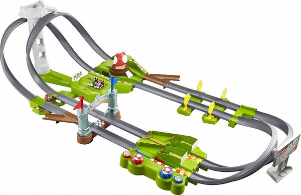 Hot Wheels Mario Kart Circuit Track Set with 1:64 Scale Die-Cast Kart Vehicle And Track for Ages 5 And Above