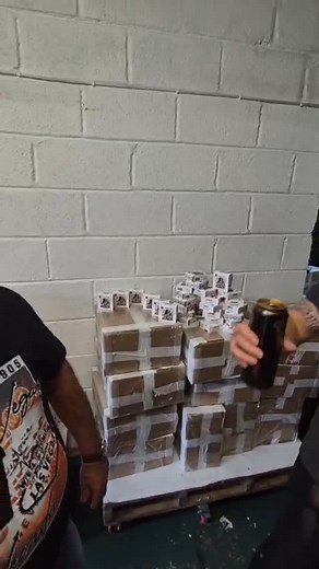 Had to let Davey go home early today 🤣 Arthur’s Choice (and a friend!) are back on Friday at noon | The Black Stuff