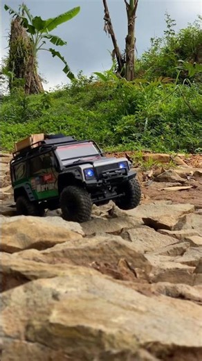 Crazy RC Climb on Rocky Trail!#traxxas#shorts#rccrawler#rctrail#rcoffoad#rccar#rccomunity#rchobby