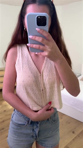 Top Vacation Essentials: Must-Have Tank Tops for Travel