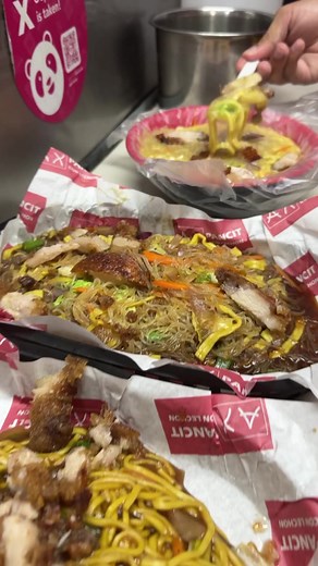 322K views · 7.6K reactions | Ax Pancit Con Lechon  SOLID! #manilafoodie #manilafood #PancitConLechon #pancit #lechon | Manila Foodie | Facebook