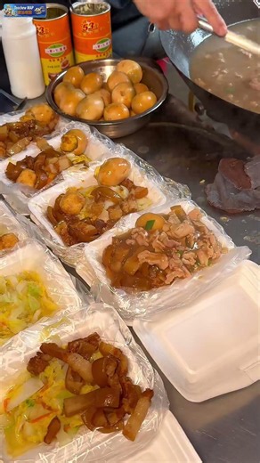 藏在潮汕巷子裡的「白菜盒飯」！5塊錢滿滿的煙火氣，這才是最生猛、最治癒的市井老味道！