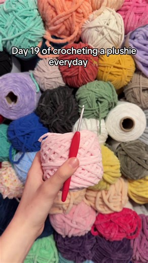 Crocheting a Plushie Every Day: Day 19 Featuring a Giraffe