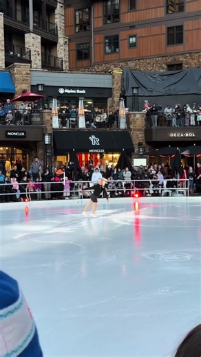 Ice Skating show in Vail 😍 #iceskating #vail #winter #vacay #fyp