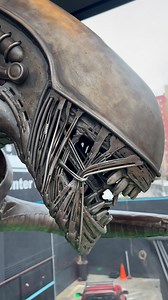 Apresento a vcs a nova casa do Alien A @braganfer O shopping center do Aço, que é referência em São Paulo, com de 50 anos de tradição! Um grande feito na minha carreira, ter essa empresa como cliente! Chamaaaaaaa Obrigado a todos colaboradores! #serralheria #metalart #diy #solda #serralheiro #esab #oficina #ferramentas #soldagem #art #alien #xenomorph #predador #aco #ferro | Full Metal Concept