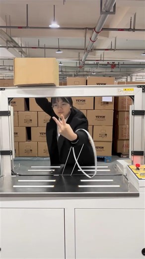 strapping machineFully automatic strapping machine, simple to operate, highly efficient, saves