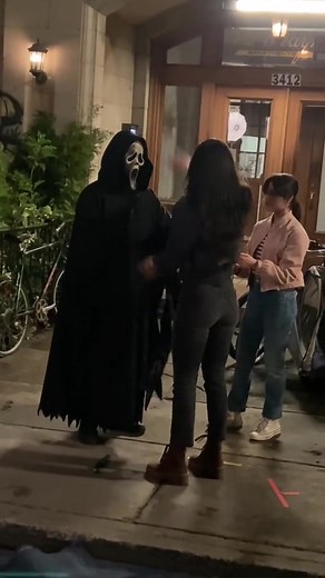 Yes. I put my knife down for this. #ScreamVI | scream behind the scenes