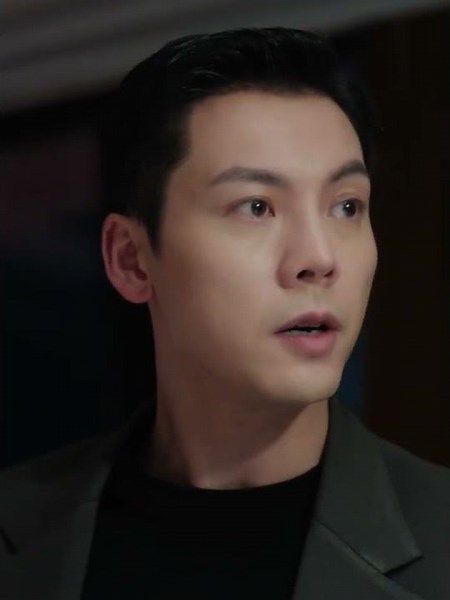 She’s acting crazy🙀🙀 #ZhaoLusi #WilliamChan #LoveAmbition #cdrama