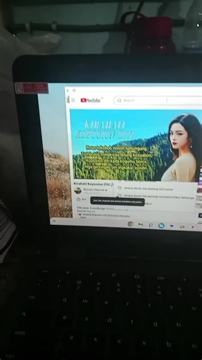 I love being sneaky>:333 #Computer #youkai_m3zxo #Justaflipingvideo #BeingSneaky HELL YEAHHHHHH I KNOW HOW TO USE LAPTOP!!!!!