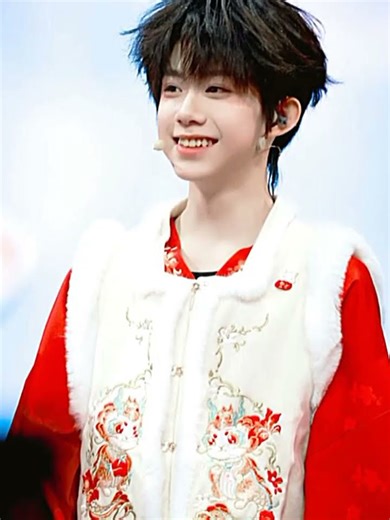 ganteng banget#fypppppppp #tf家族登陆计划生于火焰演唱会 #chenyiheng #tffamily_4th_generation