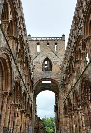 Exploring Jedburgh Abbey: A Historical Marvel in Scotland