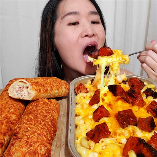 6.9K views · 169 reactions | Eating Costco's Smoked & Seasoned Beef Brisket on their Mac N Cheese. It's a great combo! Also enjoying a side of their Chicken Bake. What's your favorite food from Costco? #mukbang #asmr #recipes #costco #costcofood #macandcheese #beef #cheeselover | Peggie Neo | Facebook