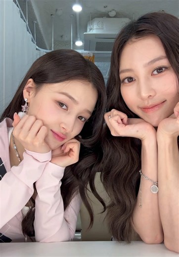 Momoland's Nancy and Jennie Ruby Jane: A Gaming Adventure