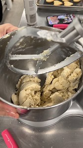 13K views · 126 reactions | Cute & easy Valentine's Day cookies! 勺 You can make these cookies at home by following the instructions in this blog post: https://www.thecookiecountess.com/blogs/recipes-and-tutorials/easy-conversation-heart-cookies | The Cookie Countess | Facebook