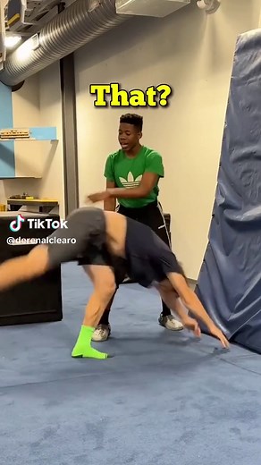 Mastering the Wall Handstand: Top Tips for Perfecting Your Form