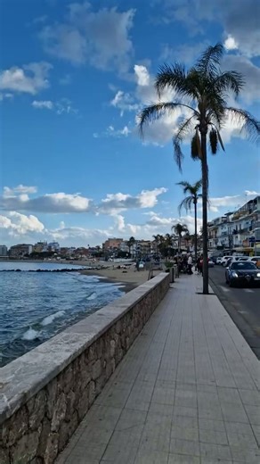 Sicily chill: Giardini Naxos and the view of Mount Etna! #GiardiniNaxosShorts