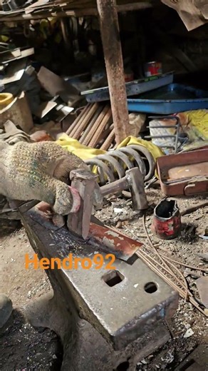 Making a soil hoe from saw blade plate material (usually a large wooden saw or used plate