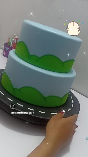Torta de Leo El Camión: ¡Manualidades en Foami!