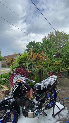 mandi wajib😛#twostroke#fizr#2strokeag#agstyle5km#smokyday