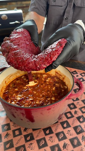 There’s chili… and then there’s Chef Greg’s 'Over the Top Chili.' Packed with smoky flavor straight from the recteq, this recipe is tailgate-ready and guaranteed to impress your crew! Who would you share a bowl with?🤔 #overthetopchili #chili #chilirecipe #chilirecipes #recteq #recteqlifestyle #bbq #grilling