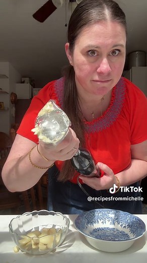 Immersion Blender for Mincing Garlic: A Useful Tool?