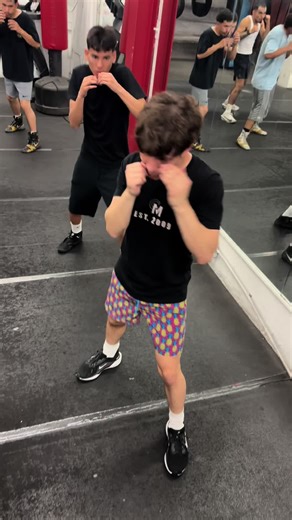 Boxing 101 with coach raul: make him miss make him pay.. #alhambra #boxing #makehimmissmakehimpay #boxeo #usaboxing