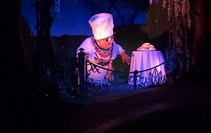 Jennifer Lewis, Voice of Mama Odie, Sings 'Dig a Little Deeper' While Stuck on Tiana’s Bayou Adventure | Chip and Company