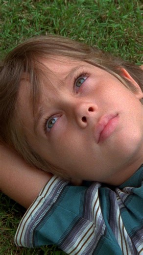 Filmstract on Instagram: "Director Richard Linklater had a goal to make a film about growing up. Production began in 2002 and finished in 2013 with scenes being shot annually for each character. The actual shooting days amounted to just 39 days. Linklater would incorporate changes into the script according to the changes he saw in each actor throughout the years. Actors were also allowed to participate in the writing process by including their life experiences into their characters stories. 🎥: 