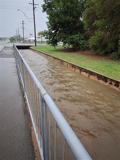 Bowen Beach Flooding: Heavy Rain Impact in Queensland