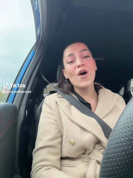 Insta: larissa_smhl #girl #happy #sing #car #vibes #love