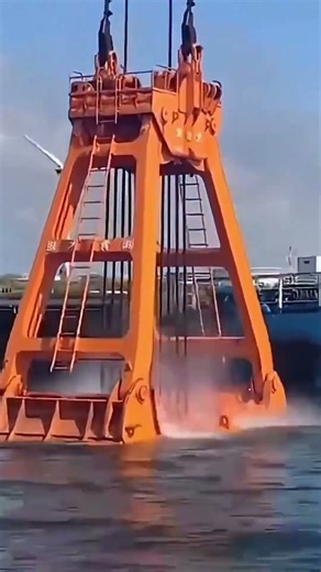Sea sand dredging machine extraction process 🌊🏗️ #shorts