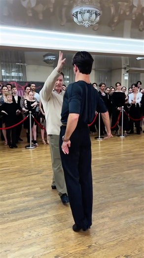 ТАНЦЕВАЛЬНАЯ СТУДИЯ / BALLROOM DANCE / MOSCOW on Instagram: "Колин Джеймс «Все о ПАСОДОБЛЕ» 🤌🏻"