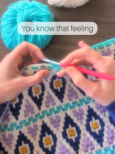 Take a moment for yourself today 🧶 There's nothing like letting your hands create, your mind unwind, and a project slowly come to life ❤️ #mosaiccrochet #crochet #mozaiekhaken #haken #crochetblanket