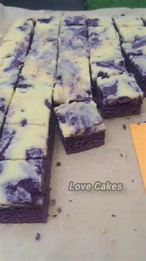 💜UBE CHEESECAKE BARS 💜 Ingredients: 1 cup butter 1cup brown sugar 1/2 cup white sugar 3 pcs. Large eggs 1/4 tsp. Salt 1tbsp.Ube flavor 3 cups Apf 1tsp. Baking powder 1 cup creamcheese 1/2 cup white sugar 1pinch of salt 1tsp vanilla 2 pcs.eggs Bake for 30 to 35 minutes 150 degrees Celsius #Ubecheesecakebars #lovecakes | Love Cakes