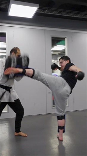 He Dominates with these Powerful Kickboxing Combos 🔥 #kickboxing
