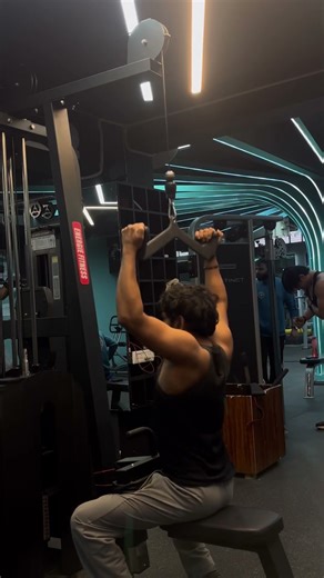 Back exercise #backworkout #fitnessinspiration #gymexercises #gymshort #workfromhome #gymmotivation