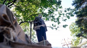 This hidden Halloween maze in Ridgewood has been bewildering visitors for 26 years